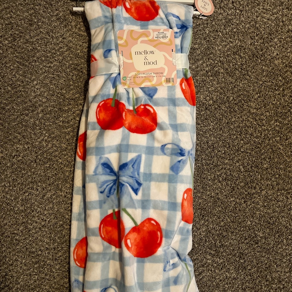 Mellow & Mood Cherry Print Blanket